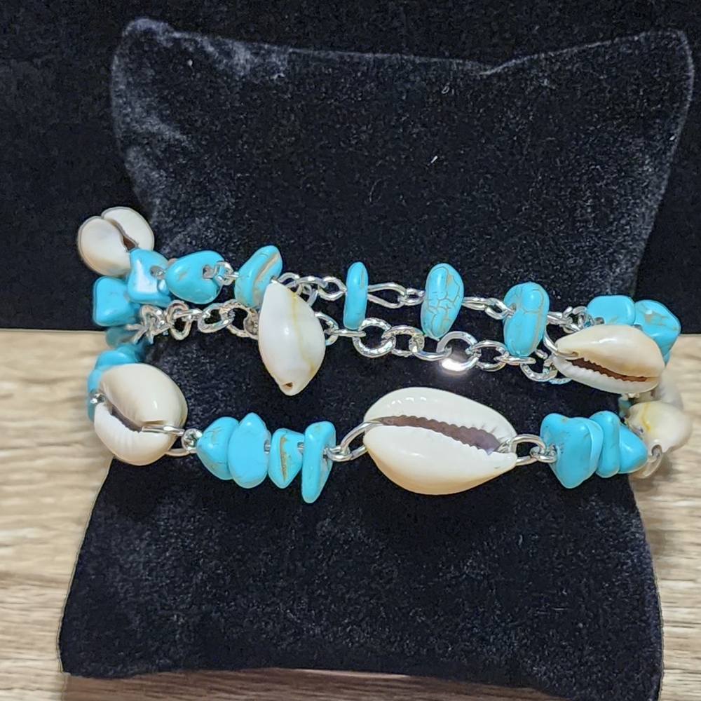 Turquoise and Shell Bracelet - Picture 3 of 4